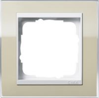 Установочная рамка Gira Event Clear Песочного цвета с промежуточной рамкой белого глянцевого цвета