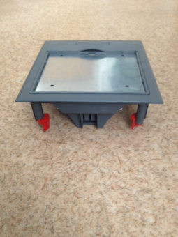 Лючок в пол на 4 розетки